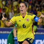 Daniela Montoya celebrando gol con Colombia